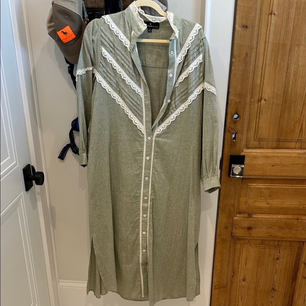 Pomander Place Green Maxi Dress with White Lace